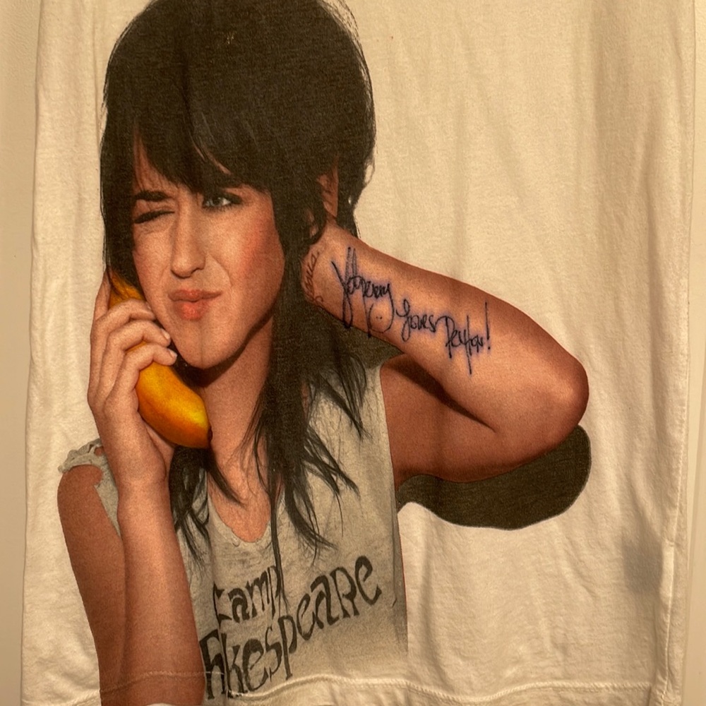 Katy Perry Signed Tee‼️